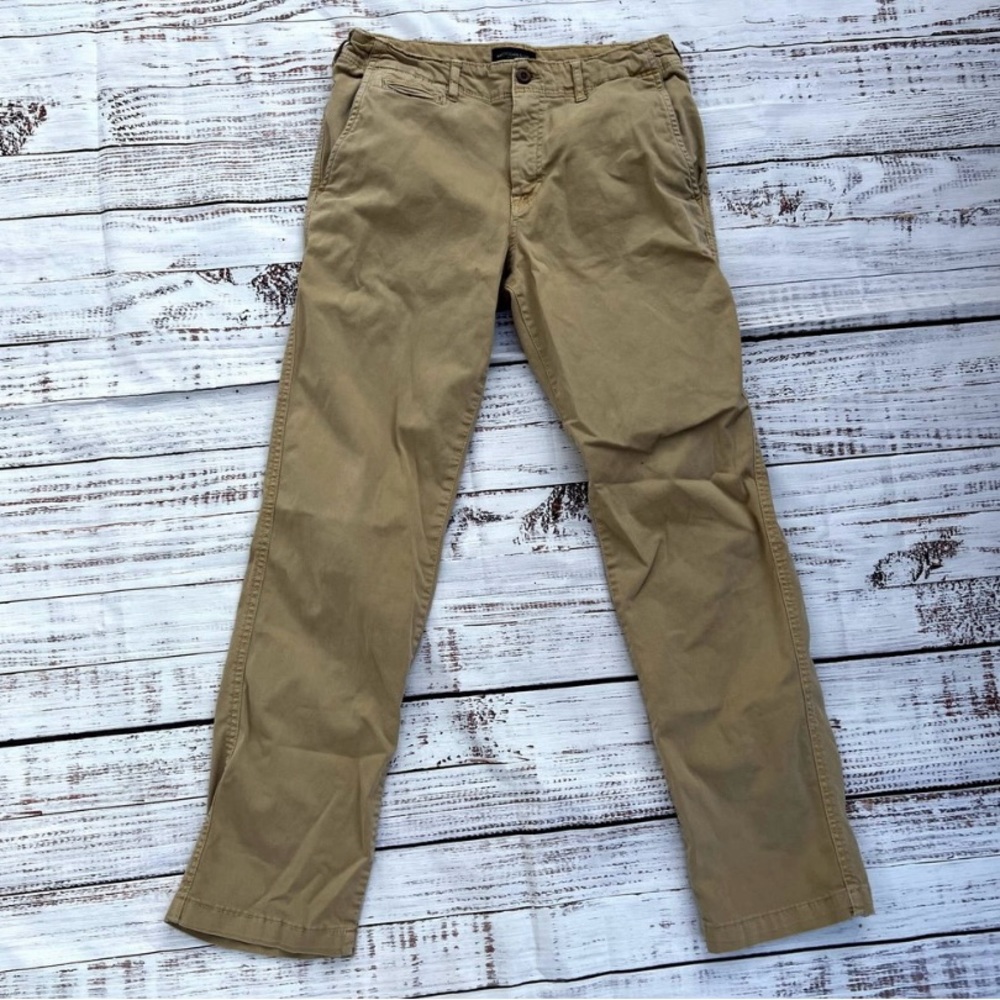 American Eagle Khaki Tan Relaxed Straight Pants size 32x34 (inseam is really 30)